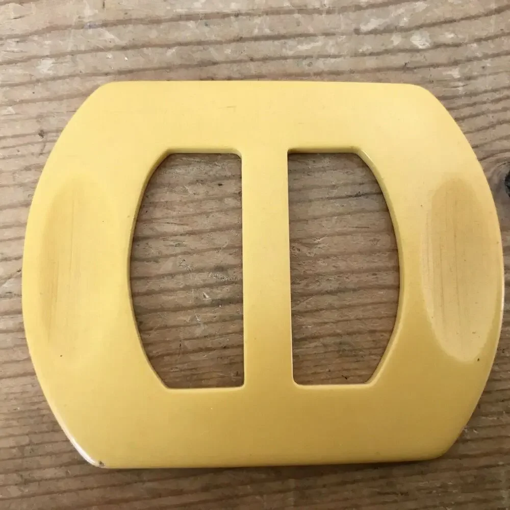 Vintage 30s 40s Mid Century Butterscotch Amber Bakelite Tested Carved Buckle 7cm
